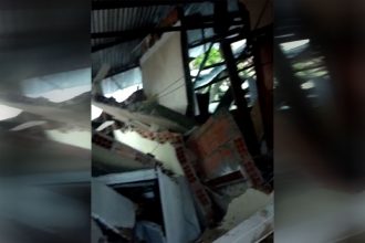 Casa desabou e ficou completamente destruída (Foto: Redes sociais/Reprodução)