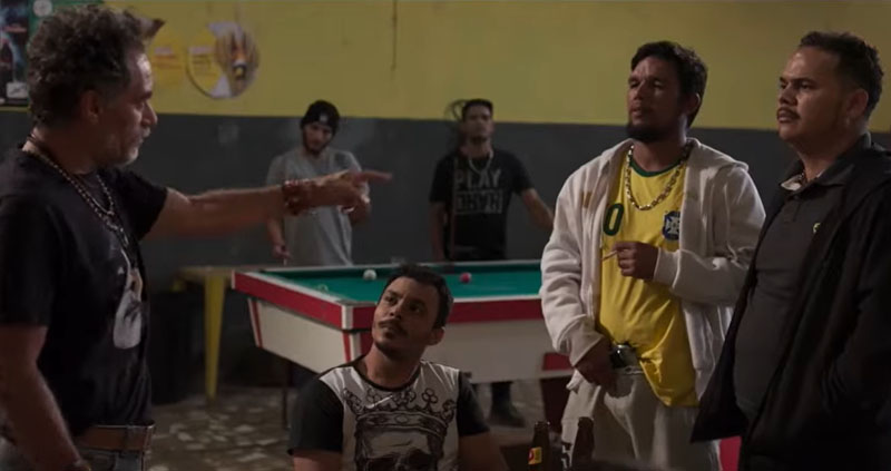 Chico Dias em cena de Noites Alienígenas (Foto: Trailer/Reprodução)