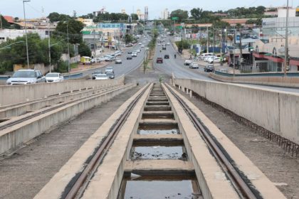 Trilhos do VLT que foram instalados serão arrancados (Foto: Luiz Alves/Prefeitura de Cuiabá)