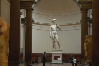 Escultura de David, de Michelangelo: polêmica em aula sobre arte renascentista (Foto: YouTube/Reprodução)