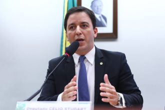 Deputado Célio Studart apresentou projeto de lei (Foto: Vinicius Loures/Agência Câmara)