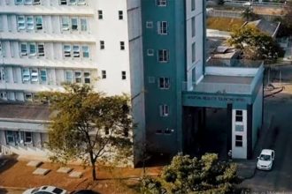 Jovem foi atentida no Hospital Risoleta Tolentino Neves, passou por cirurgia, mas não resistiu (Foto: Hospital Risoleta Tolentino Neves/YouTube/reprodução)