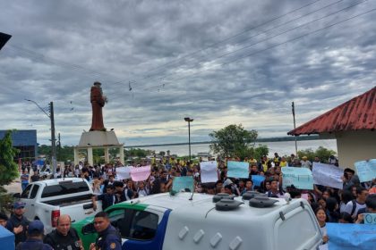 Estudantes, pais e professores pediram melhorias em Santo Antônio do Içá (Foto: Divulgação)
