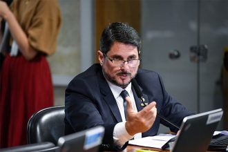 Relator Marcos do Val disse que não haverá diferenciação de valores entre os beneficiados (Foto: Roque de Sá/Agência Senado)