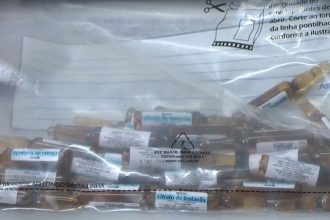 Frascos de fentanil apreendidos: droga que preocupa os EUA chega ao Brasil (Foto: YouTube/Reprodução)