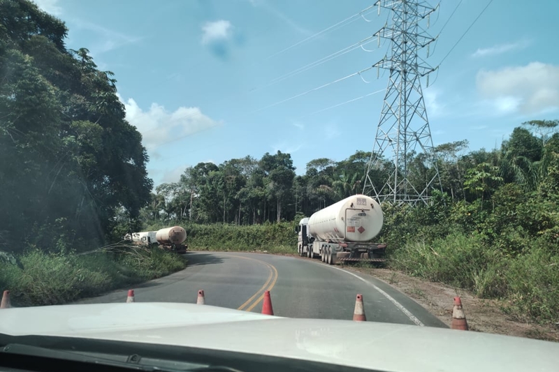 Diariamente, carretas transportam gás natural para Roraima (Foto: Reprodução)