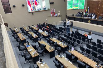 Deputados saem do plenário e deixam fazendeiro falando só para convidados (Foto: Felipe Campinas/ATUAL)