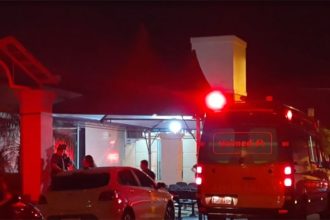 Autor do ataque foi atendido no hospital na madrugada desta sexta, mas atacou pacientes (Foto: Globoplay/YouTube/REeprodução)