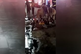 Bombeiros atenderam vítimas na rua (Foto: Redes sociais/Reprodução)