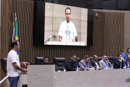 Sandoval Alves Rocha na audiência pública da CPI da Águas de Manaus: crítica a resultado das comissões (Foto: Valter Calheiros/Divulgação)