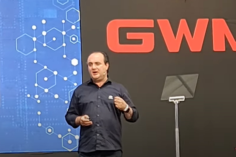 Oswaldo Ramos anuncia planos da GWM produzir carros no Brasil (Foto: YouTube/Reprodução)