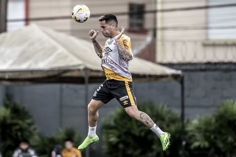 Vasco aposta em Carabajal por eficiência em bola parada