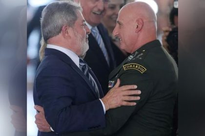 O presidente Lula com o general Gonçalves Dias: imagens e depoimento na Câmara (Foto: Ricardo Stuckert/PR)