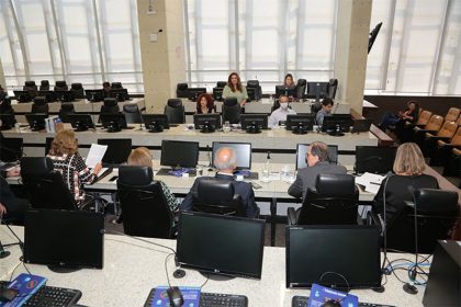 Plenário do TRT-MG: demissão mantida por racismo e conduta imprópria à função (Foto: TRT-MG/Ascom)