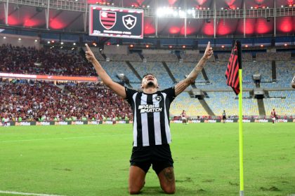 Tiquinho marcou o primeiro e terceiro gol do Botafogo contra o Flamengo, pela 3ª rodada do Brasileirão