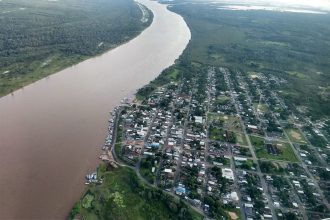 Vista aérea de Boa Vista do Ramos: maior produtor de mel no Amazonas (Foto: Clóvis Miranda/Amazonastur)