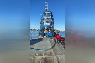 Combustível roubado estava em embarcação (Foto: Divulgação)