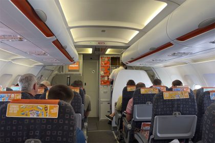 Avião da EasyJet: passageiros ficaram em pânico com explosão de cigarro eletrônico (Foto: EasyJet/Divulgação)