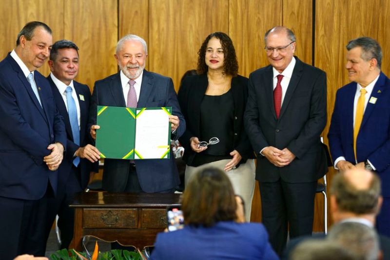 Lula assina decreto para impulsionar CBA