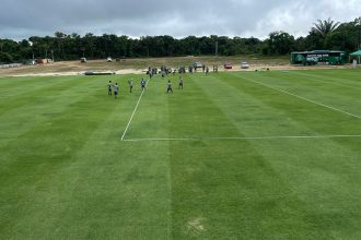 Jogadores treinaram nesta quinta-feira, mesmo após o assalto (Foto: Manaus FC/Assessoria)