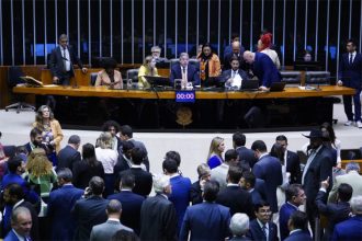 Plenário da Câmara: deputados impuseram derrota ao governo ao aprovar marco temporal (Foto: Pablo Valadares/Agência Câmara)