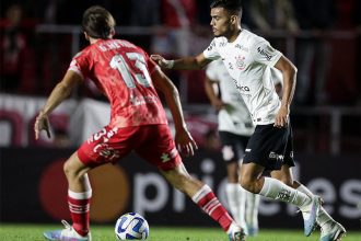 Fausto Vera em lance de jogo do Corinthians: empate complica time na Libertadores (Foto: Rodrigo Coca/Agência Corinthians)