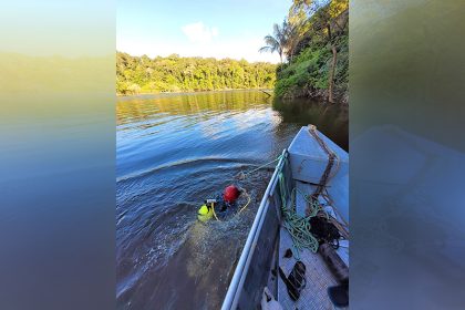 Mergulhadores acharam corpo de turista após busca em área extensa do rio Acari (Foto: CBMAM/Divulgação)