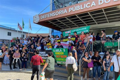 Professores protestam na DPE e alegam assédio do governo (Foto: Murilo Rodrigues/ATUAL)