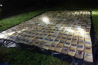 Maconha tipo skank estava em voadeira apreendida pelo Exército (Foto: BIS/Divulgação)