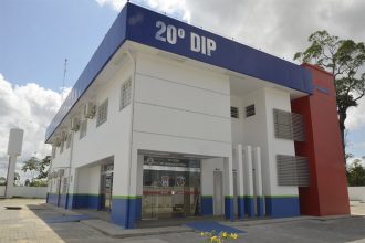 Suspeito de rapto e extorsão está preso no 20º DIP (Foto: Erlon Rodrigues/PC-AM)