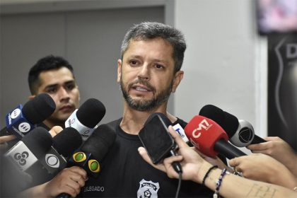 Delegado Antônio Rondon divulgou nomes de suspeitos presos por extorsão (Foto: Erlon Rodrigues/PC-AM)