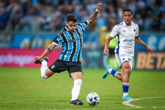 Lance de jogo: Grêmio e Cruzeiro ficaram no empate (Foto: Lucas Uebel/Grêmio FBPA)