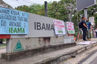 Manifestação em frente ao Ibama (Foto: Hudson Neris/ATUAL)