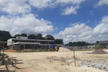 Chácara onde foi identificada ligação clandestina estão sendo construídas mansões (Foto: Amazonas Energia/Divulgação)