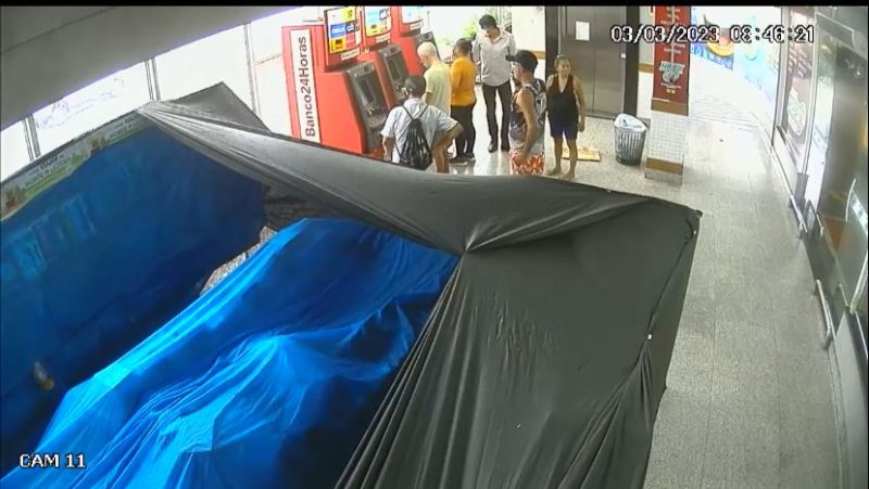 Golpistas atuavam em filas de caixas eletrônicos dentro de supermercados de Manaus (Foto: Divulgação)