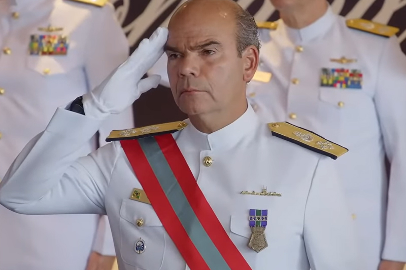 Almirante Marcos Sampaio Olsen se manifestou sobre função política das Forças Armadas (Foto: Poder Naval/YouTuber/Reprodução)