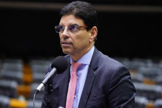 Deputado Cláudio Cajado diz que não adotará medida draconiana no PL da regra fiscal (Foto: Pablo Valadares/Agência Câmara)
