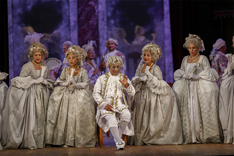 Maioria dos espetáculos de ópera usa perucas de época (Foto: Márcio James/SEC-AM)