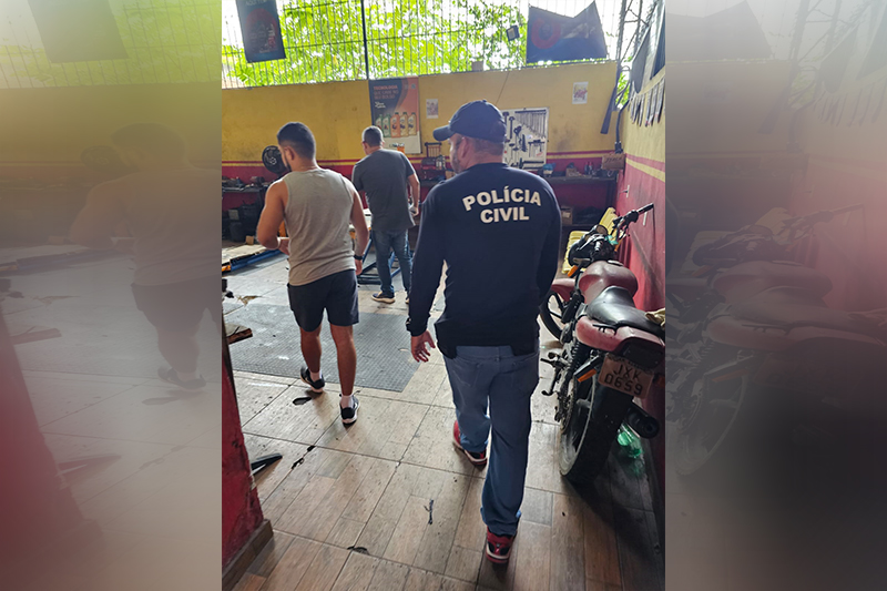 Policiais civis realizaram operação em oficinas mecânicas (Foto: PC-AM/Divulgação)