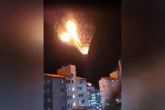 Balão em chamas caiu no prédio, mas ninguém ficou ferido (Foto: Redes sociais/Reprodução)