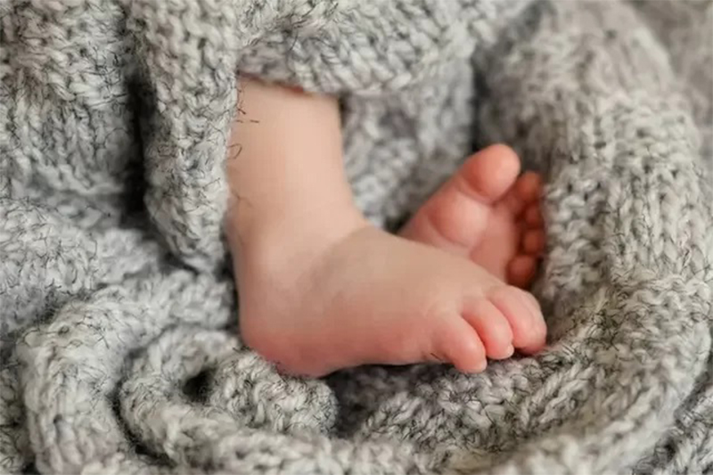 Bebê foi deixado no carro e morreu com alta temperatura (Foto: Reprodução)