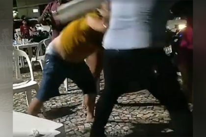 Vereadores trocaram socos e chutes durante briga em praça pública (Foto: Redes sociais/Reprodução)