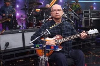 Cantor Herbert Vianna foi internado com pneumonia (Foto: Band/YouTube/Reprodução)