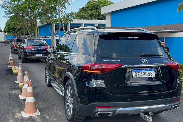 Carros de luxo foram apreendidos na Operação Dente de Marfim (Foto: Murilo Rodrigues/ATUAL)
