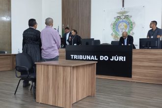 Réu confessou o homicídio e ouviu sentença em julgamento no fórum de Manaus (Foto: Carlos de Souza/TJAM)