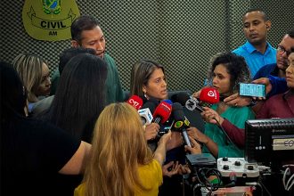 Delegada Andrea Nascimento disse que autor de agressões tem passagem pela polícia (Foto: Beatriz Sampaio/PC-AM)