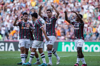 Ganso acena para a torcida ao festejar gol (Foto: Marcelo Gonçalves/FFC)