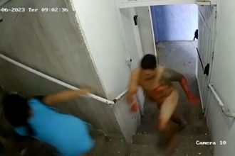 Homem nu perseguiu irmã e atacou vizinhos a golpes de faca (Foto: Redes sociais/Reprodução)