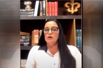 Jullyene Lins gerou desconfiança de ser funcionária fantasma (Foto: YouTube/Reprodução)