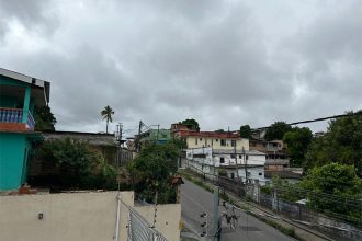 Manaus amanheceu com céu nublado e sensação de frio nesta quinta (Foto: Murilo Rodrigues/ATUAL)